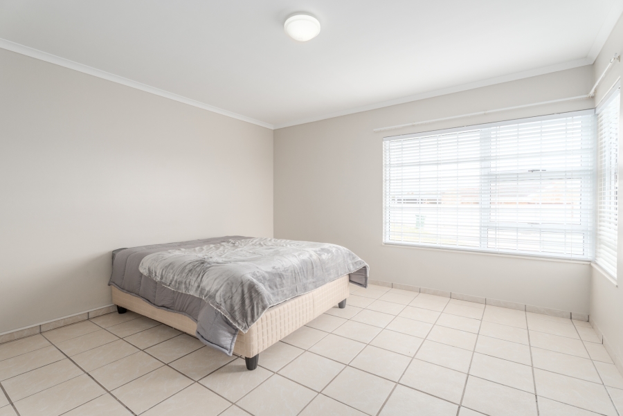 2 Bedroom Property for Sale in Middedorp Western Cape